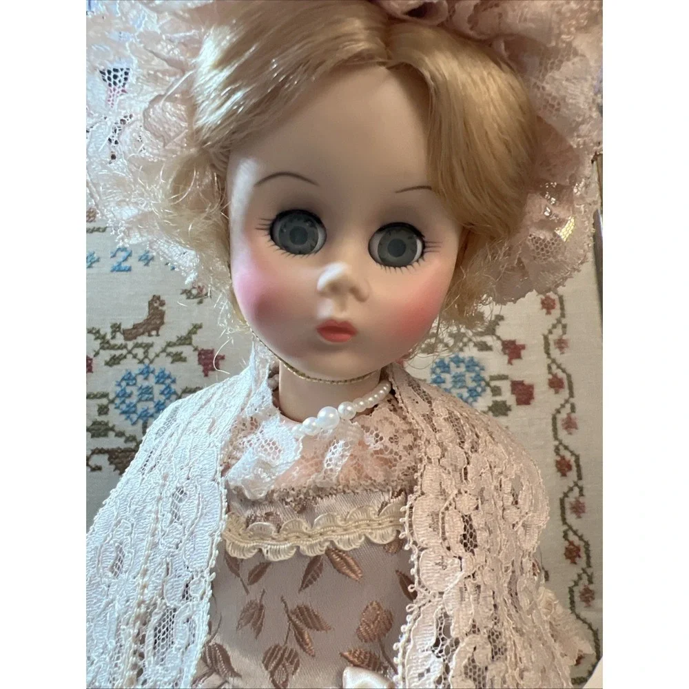 1976 Madame Alexander Martha Washington #1501 First Ladies Series  Doll‎ no Box